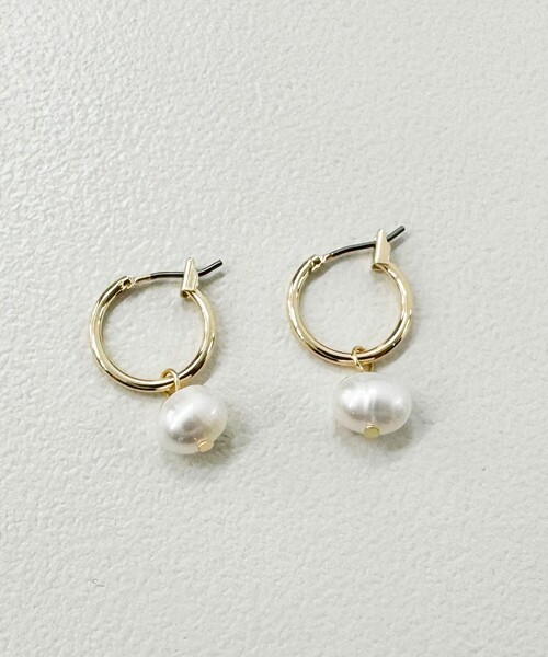 fredy emue(フレディエミュ)の「淡水パールトップフープピアス(ピアス(両耳用)・レディース・ゴールド/シルバー・FREE)」の4枚目の写真