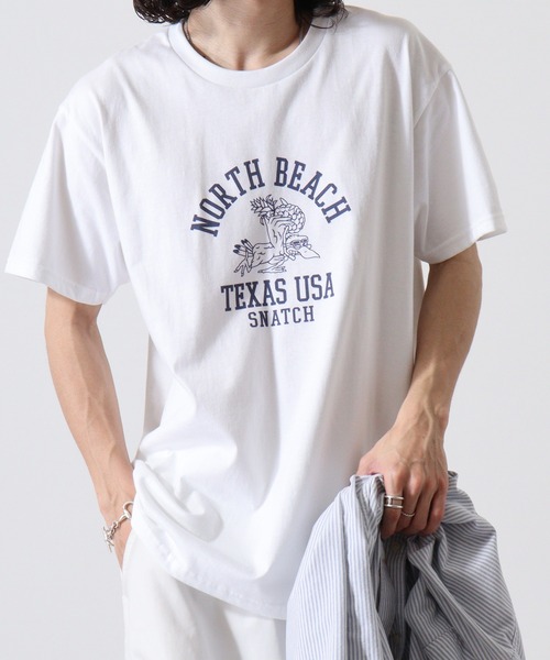 FUNALIVE(ファンアライブ)の「Snatch GILDAN (ギルダン) プリント Tシャツ カレッジ アメカジ柄(Tシャツ/カットソー・メンズ・ホワイト系3/ホワイト系5/ホワイト系その他2/ホワイト系1/ホワイト系2/ホワイト/ホワイト系4/ホワイト系6/ホワイト系その他/ホワイト系その他3/ホワイト系7/ホワイト系8/ホワイト系9/A/ホワイト系その他5/ホワイト系その他6/ホワイト系その他7/ホワイト系その他4/B・S/L/LL/M)」の2枚目の写真