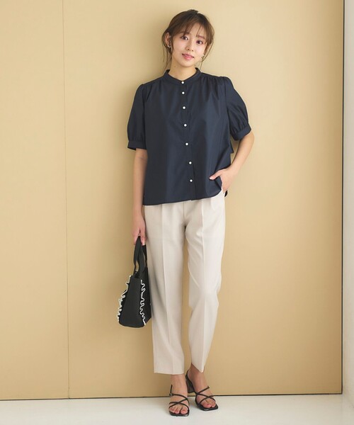 Feroux(フェルゥ)の「【洗える】バンドカラーパールボタン ブラウス(シャツ/ブラウス・レディース・ベージュ系1/スカイブルー系1/ネイビー系・F)」の4枚目の写真
