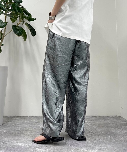 fredy emue（フレディエミュ）の「シャイニーイージーパンツ（その他パンツ・レディース・ブラック/ゴールド・38/36）」の12枚目の写真