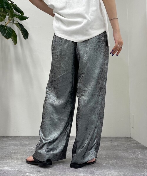 fredy emue（フレディエミュ）の「シャイニーイージーパンツ（その他パンツ・レディース・ブラック/ゴールド・38/36）」の13枚目の写真