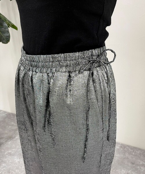 fredy emue（フレディエミュ）の「シャイニーイージーパンツ（その他パンツ・レディース・ブラック/ゴールド・38/36）」の8枚目の写真