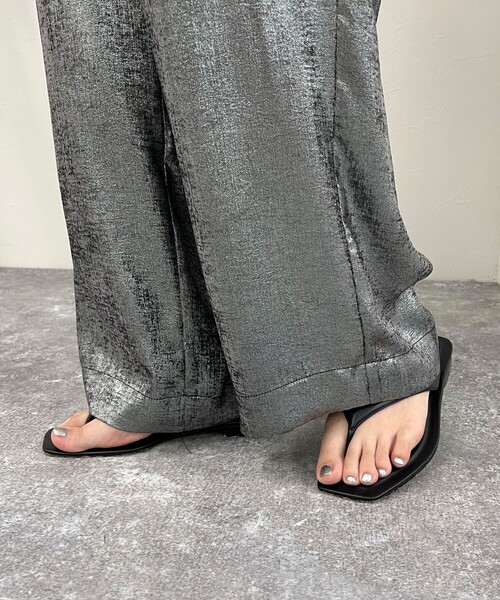 fredy emue（フレディエミュ）の「シャイニーイージーパンツ（その他パンツ・レディース・ブラック/ゴールド・38/36）」の5枚目の写真