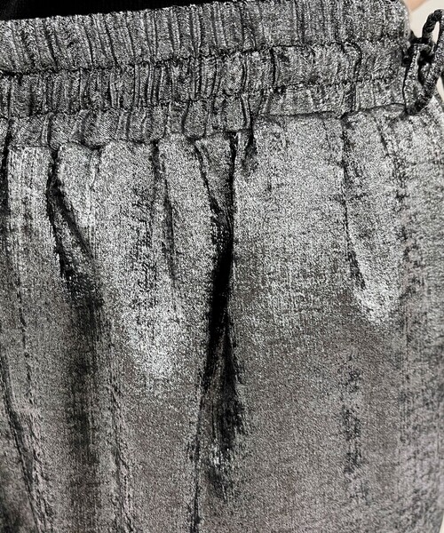 fredy emue（フレディエミュ）の「シャイニーイージーパンツ（その他パンツ・レディース・ブラック/ゴールド・38/36）」の3枚目の写真