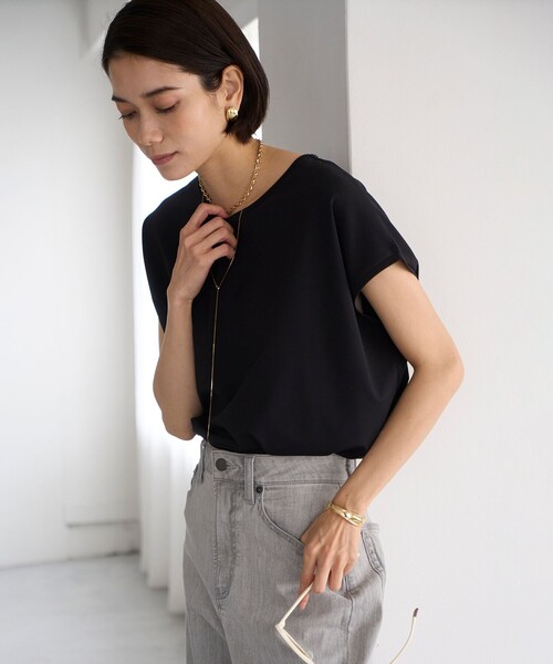 UNFILO(アンフィーロ)の「BEAUTY FORM フレンチスリーブTシャツ(Tシャツ/カットソー・レディース・ホワイト系/ブラウン系/グレー系/ベージュ系2/ブラック系・SMALL/MEDIUM/LARGE)」の19枚目の写真
