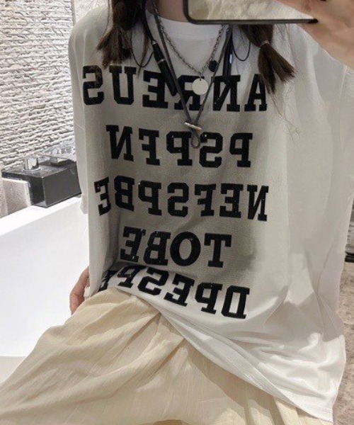 B.R.U(ブル)の「平成レトロ/ラインストーンTシャツ(Tシャツ/カットソー・レディース・ホワイト系その他/グレー系その他/ブラック系その他/ホワイト/ブラック/グレー/ブラック系その他2/ホワイト系その他2・FREE)」の3枚目の写真