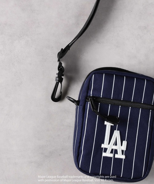 Right-on(ライトオン)の「MLB(エムエルビー)ショルダーバッグ(その他・メンズ・ブラック/ホワイト×ネイビー/ネイビー・フリー)」の6枚目の写真