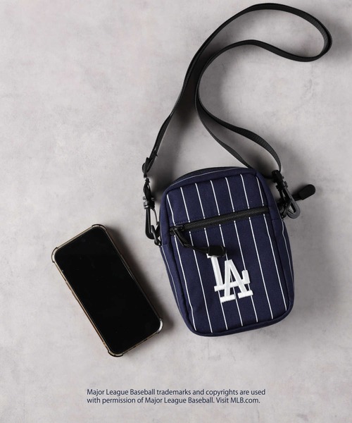 Right-on(ライトオン)の「MLB(エムエルビー)ショルダーバッグ(その他・メンズ・ブラック/ホワイト×ネイビー/ネイビー・フリー)」の7枚目の写真