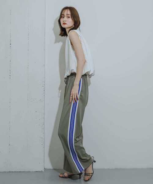 SENSE OF PLACE by URBAN RESEARCH(センスオブプレイスバイアーバンリサーチ)の「サイドラインワイドパンツ(その他パンツ・レディース・ネイビー/ホワイト/カーキ・ONE)」の13枚目の写真