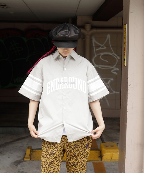 SAKAZEN(サカゼン)の「【ワンサイズ展開】 袖ライン フロントプリント オーバーサイズ カジュアルシャツ SB-8632(シャツ/ブラウス・メンズ・ベージュ・LL)」の2枚目の写真