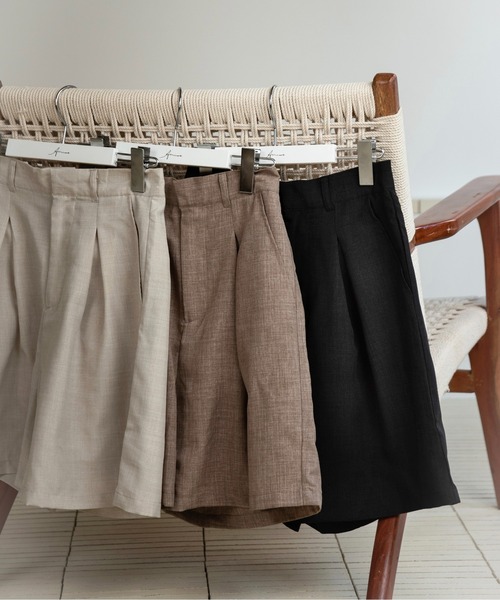 Amiur（エミレ）の「linen like half pants / リネンライクハーフパンツ（その他パンツ・レディース・ブラック/グレイッシュベージュ/ホワイト・FREE）」の4枚目の写真
