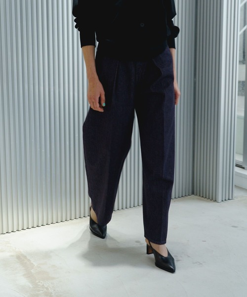 STERNBERG（スタンバーグ）の「デニムタックストレートパンツ（デニムパンツ・レディース・ネイビー/ブルー・MEDIUM/LARGE）」の17枚目の写真