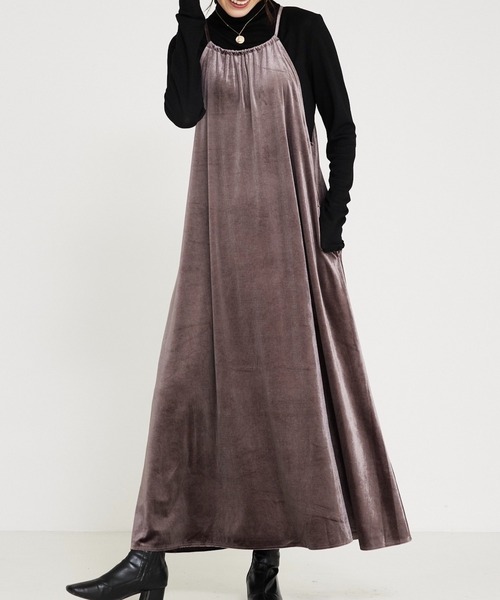 abahouse mavie(アバハウスマヴィ)の「【大人のいちまんワンピ】プリント&ベロアキャミワンピ/冬服(ワンピース・レディース・ブラック系その他/マスタード/チャコールグレー・フリー)」の3枚目の写真