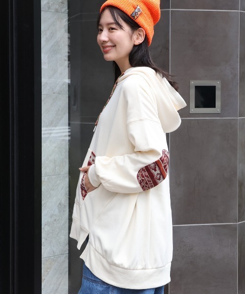 チチカカ（チチカカ）の「ポカフーディーパッチプルオーバー（パーカー・レディース・アイボリー/チャコールグレー/ブルー・FREE）」の5枚目の写真