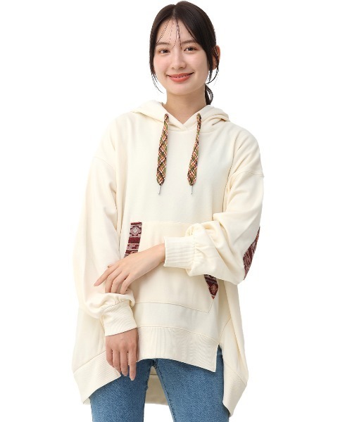 チチカカ（チチカカ）の「ポカフーディーパッチプルオーバー（パーカー・レディース・アイボリー/チャコールグレー/ブルー・FREE）」の11枚目の写真