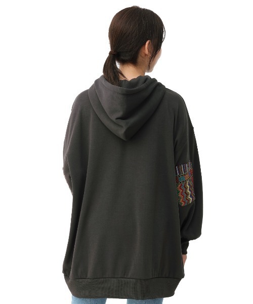 チチカカ（チチカカ）の「ポカフーディーパッチプルオーバー（パーカー・レディース・アイボリー/チャコールグレー/ブルー・FREE）」の13枚目の写真