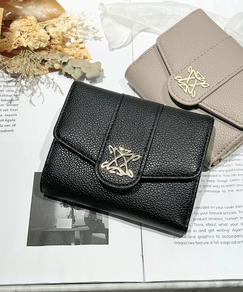 dazzlin（ダズリン）の「dazzlin/ダズリン　スクエアロゴ　二つ折りウォレット（財布・レディース・ブルーグレー/ベージュ系その他/ブラック/アイボリー・FREE）」の2枚目の写真