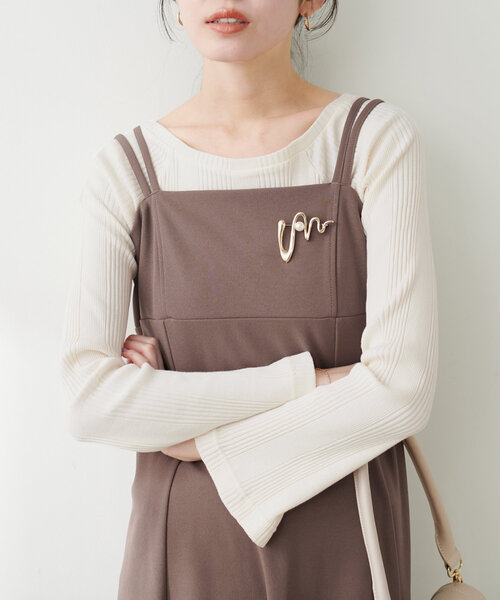 natural couture(ナチュラルクチュール)の「テレコオフショルカットTOPS(Tシャツ/カットソー・レディース・ボルドー/ブラウン/ブラック/アイボリー/グレイッシュベージュ・FREE)」の2枚目の写真