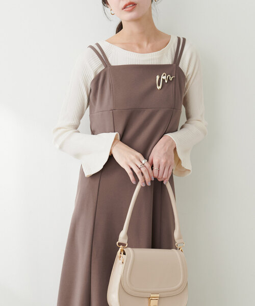 natural couture(ナチュラルクチュール)の「テレコオフショルカットTOPS(Tシャツ/カットソー・レディース・ボルドー/ブラウン/ブラック/アイボリー/グレイッシュベージュ・FREE)」の6枚目の写真