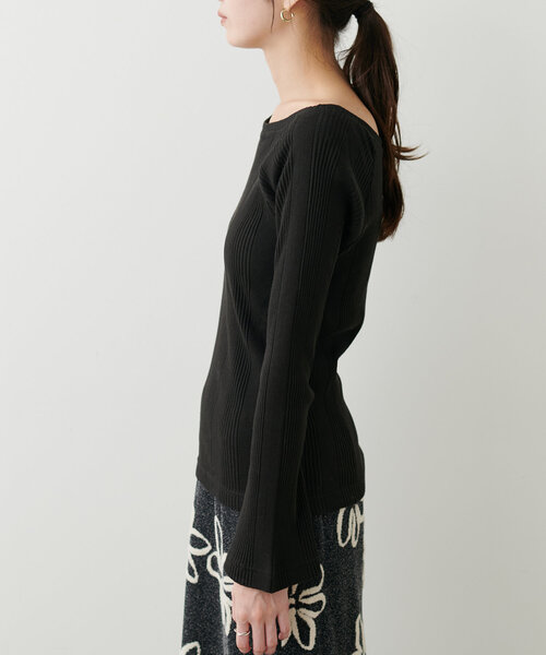 natural couture(ナチュラルクチュール)の「テレコオフショルカットTOPS(Tシャツ/カットソー・レディース・ボルドー/ブラウン/ブラック/アイボリー/グレイッシュベージュ・FREE)」の16枚目の写真