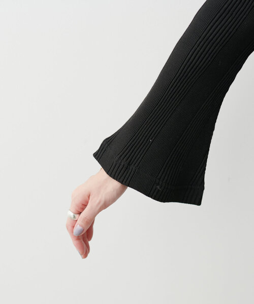 natural couture(ナチュラルクチュール)の「テレコオフショルカットTOPS(Tシャツ/カットソー・レディース・ボルドー/ブラウン/ブラック/アイボリー/グレイッシュベージュ・FREE)」の19枚目の写真