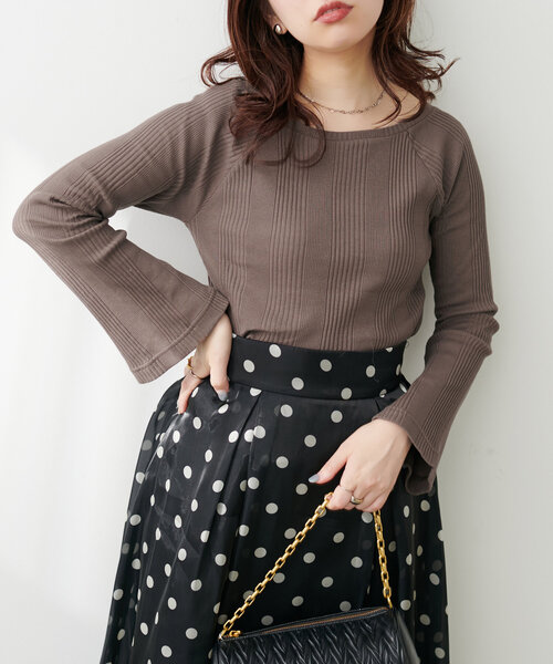 natural couture(ナチュラルクチュール)の「テレコオフショルカットTOPS(Tシャツ/カットソー・レディース・ボルドー/ブラウン/ブラック/アイボリー/グレイッシュベージュ・FREE)」の21枚目の写真