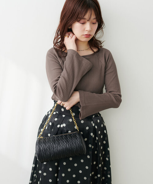 natural couture(ナチュラルクチュール)の「テレコオフショルカットTOPS(Tシャツ/カットソー・レディース・ボルドー/ブラウン/ブラック/アイボリー/グレイッシュベージュ・FREE)」の22枚目の写真