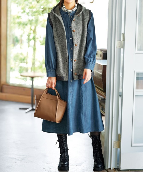 BELLUNA PLUS(ベルーナ)の「ループ風素材フード付ベスト(ベスト・レディース・ベージュ/杢グレー・MEDIUM/LARGE/X-LARGE)」の3枚目の写真
