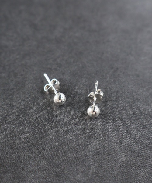 4INT.(フォイント)の「メタルボール スタッドピアス / silver925 (金属アレルギー対応)(ピアス(両耳用)・メンズ・シルバー・3/4/5)」の1枚目の写真