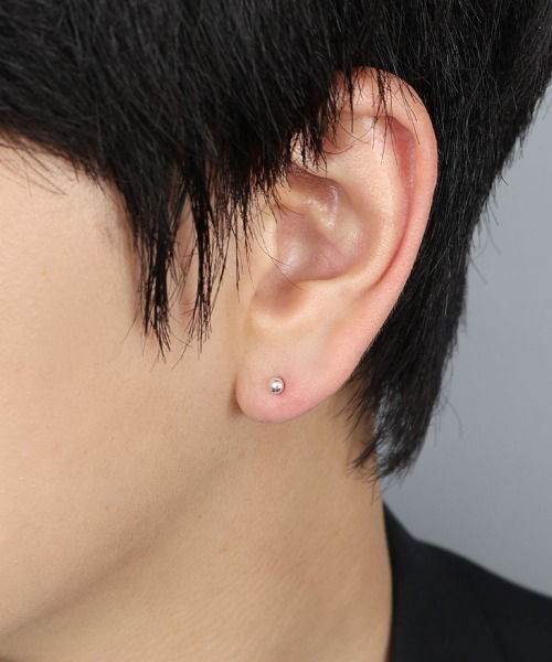 4INT.(フォイント)の「メタルボール スタッドピアス / silver925 (金属アレルギー対応)(ピアス(両耳用)・メンズ・シルバー・3/4/5)」の2枚目の写真