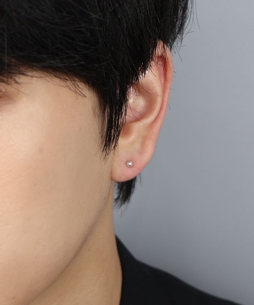 4INT.(フォイント)の「メタルボール スタッドピアス / silver925 (金属アレルギー対応)(ピアス(両耳用)・メンズ・シルバー・3/4/5)」の3枚目の写真