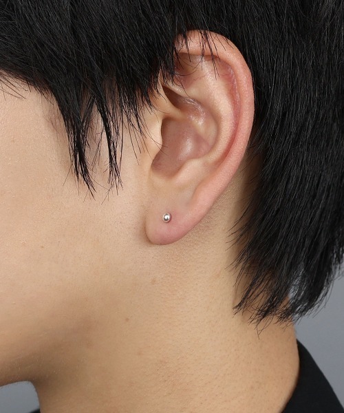4INT.(フォイント)の「メタルボール スタッドピアス / silver925 (金属アレルギー対応)(ピアス(両耳用)・メンズ・シルバー・3/4/5)」の4枚目の写真