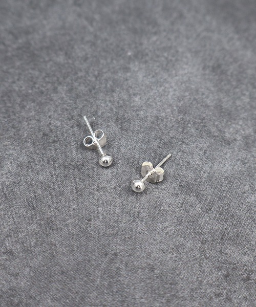 4INT.(フォイント)の「メタルボール スタッドピアス / silver925 (金属アレルギー対応)(ピアス(両耳用)・メンズ・シルバー・3/4/5)」の9枚目の写真