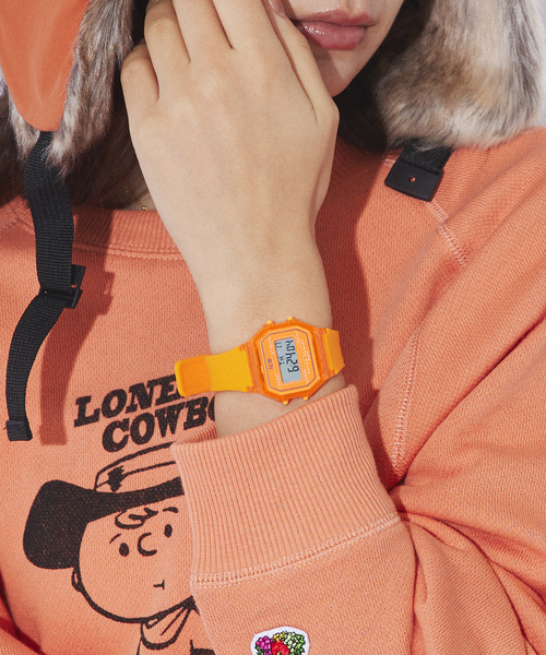 ICE WATCH（アイスウォッチ）の「【ice watch /アイスウォッチ】ICE digit retro/アイス デジット レトロ COLORシリーズ（デジタル腕時計・メンズ・イエロー/オレンジ/ホワイト/ピンク/レッド/ブラック/サックスブルー/エメラルド・フリー）」の8枚目の写真