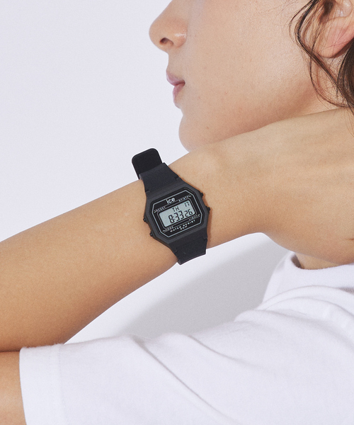 ICE WATCH（アイスウォッチ）の「【ice watch /アイスウォッチ】ICE digit retro/アイス デジット レトロ COLORシリーズ（デジタル腕時計・メンズ・イエロー/オレンジ/ホワイト/ピンク/レッド/ブラック/サックスブルー/エメラルド・フリー）」の3枚目の写真
