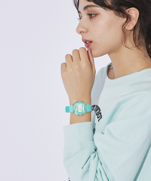 ICE WATCH（アイスウォッチ）の「【ice watch /アイスウォッチ】ICE digit retro/アイス デジット レトロ COLORシリーズ（デジタル腕時計・メンズ・イエロー/オレンジ/ホワイト/ピンク/レッド/ブラック/サックスブルー/エメラルド・フリー）」の12枚目の写真