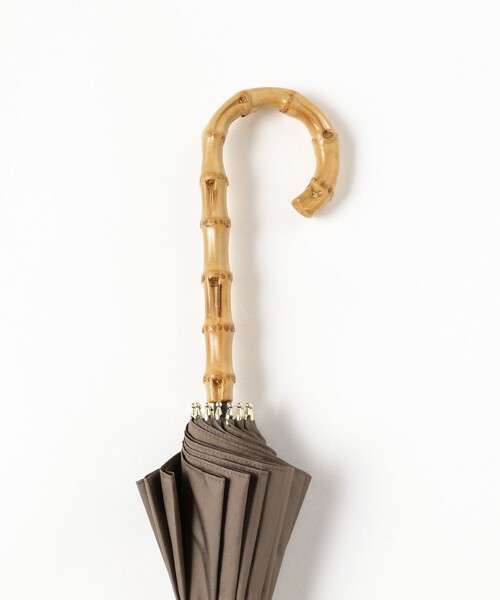 Ray BEAMS(レイビームス)の「ソリッド バンブー 傘(長傘・レディース・ラベンダー/ダークブラウン・ONE SIZE)」の4枚目の写真