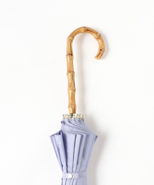 Ray BEAMS(レイビームス)の「ソリッド バンブー 傘(長傘・レディース・ラベンダー/ダークブラウン・ONE SIZE)」の8枚目の写真