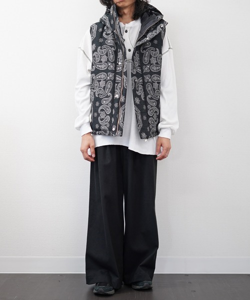 superNova.(スーパーノヴァ)の「【superNova. / スーパーノヴァ】Padded hood vest - Bandana jacquard(ダウンベスト・メンズ・ブラック・SMALL/MEDIUM)」の2枚目の写真