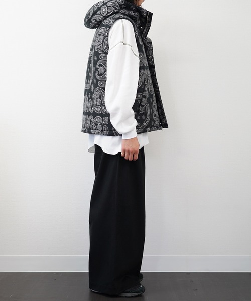 superNova.(スーパーノヴァ)の「【superNova. / スーパーノヴァ】Padded hood vest - Bandana jacquard(ダウンベスト・メンズ・ブラック・SMALL/MEDIUM)」の4枚目の写真
