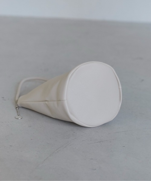 ANGIE（アンジー）の「ワンハンドル バケツ バッグ（ハンドバッグ・レディース・ブラウン/アイボリー/ブラック・FREE）」の10枚目の写真