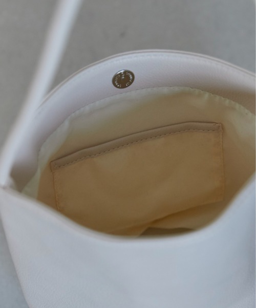 ANGIE（アンジー）の「ワンハンドル バケツ バッグ（ハンドバッグ・レディース・ブラウン/アイボリー/ブラック・FREE）」の12枚目の写真