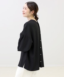 ダブルクロス後ろパールボタン2WAYブラウス
