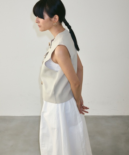 Lutim by u（ルチバイユー）の「Gold Big Button Vest / ゴールドビックボタンベスト（ベスト・レディース・ベージュ/ブラック・FREE）」の12枚目の写真