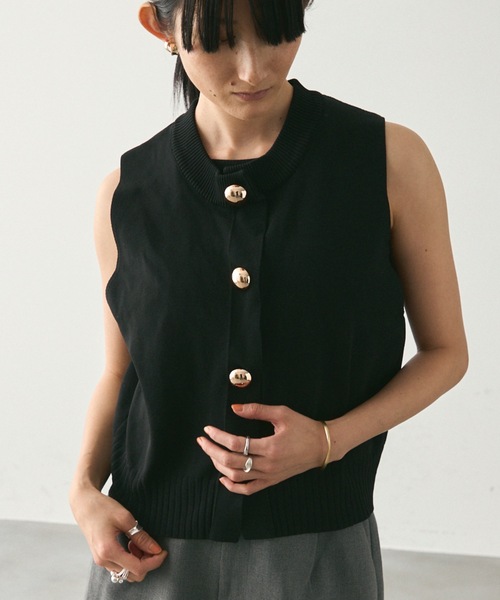 Lutim by u（ルチバイユー）の「Gold Big Button Vest / ゴールドビックボタンベスト（ベスト・レディース・ベージュ/ブラック・FREE）」の3枚目の写真