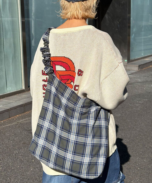 CIAOPANIC（チャオパニック）の「ギャザーショルダーバック（トートバッグ・レディース・キャメル/グリーン/シルバー・FREE）」の8枚目の写真