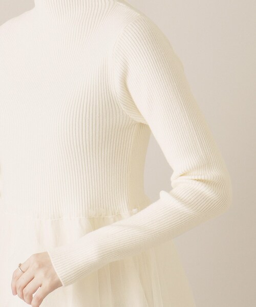 ITS'DEMO（イッツデモ）の「【手洗い可】チュールペプラムニット（ニット/セーター・レディース・ライトベージュ/ブラック/オフホワイト・00）」の20枚目の写真