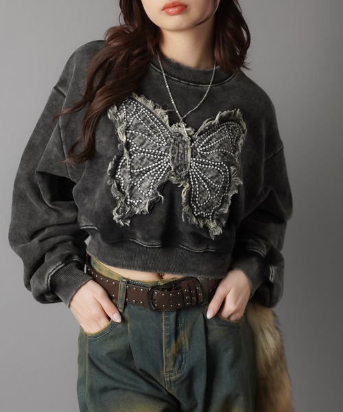 SPINNS（スピンズ）の「ショート丈スウェット/バタフライデニムワッペン（スウェット・レディース・ブラック系その他/ブラック/カーキ/ブラウン・ONESIZE）」の5枚目の写真