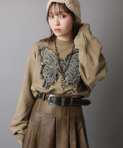 SPINNS（スピンズ）の「ショート丈スウェット/バタフライデニムワッペン（スウェット・レディース・ブラック系その他/ブラック/カーキ/ブラウン・ONESIZE）」の14枚目の写真