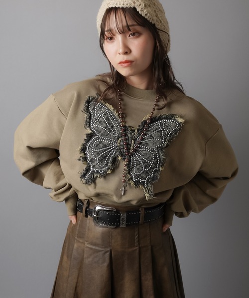 SPINNS（スピンズ）の「ショート丈スウェット/バタフライデニムワッペン（スウェット・レディース・ブラック系その他/ブラック/カーキ/ブラウン・ONESIZE）」の13枚目の写真